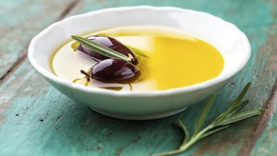 Cildinize zeytinyağıyla parlaklık katın