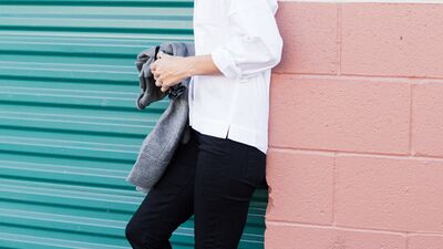 Erkek arkadaşımın gömleği ile nasıl şık olurum?