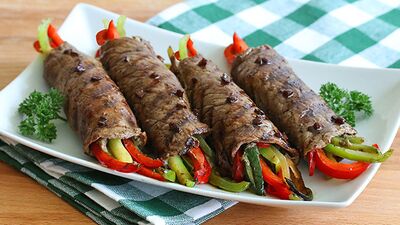 Balzamik sos ile sırlanmış biftek rulosu