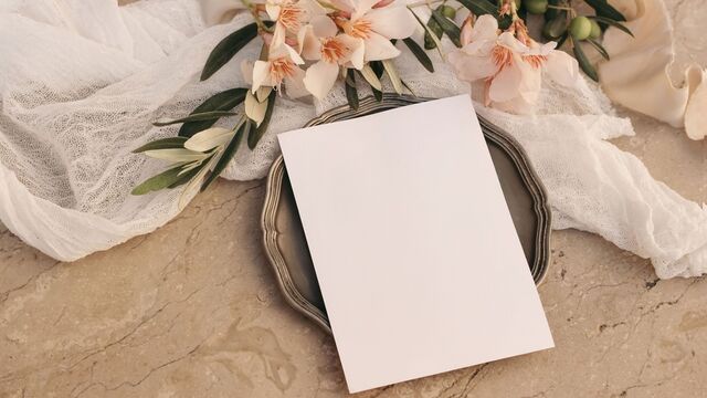 Ünlülerin düğün davetiyeleri