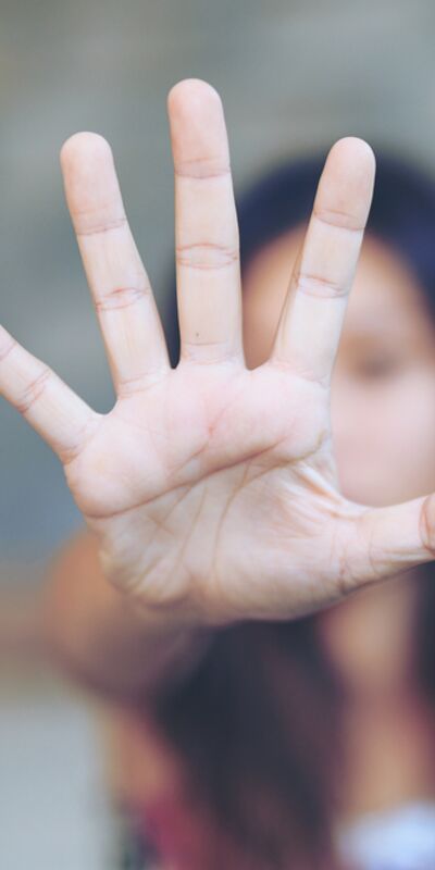 Şiddete maruz kalan kadınlar ne yapmalı?