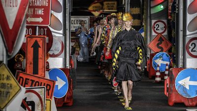 Moschino İlkbahar / Yaz 2016