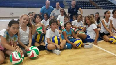 Erkek çocuklar da voleybol oynar mı?