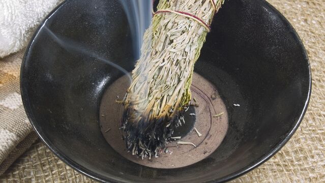 Kurutulmuş bitkilerden tütsü yapabilirsiniz!