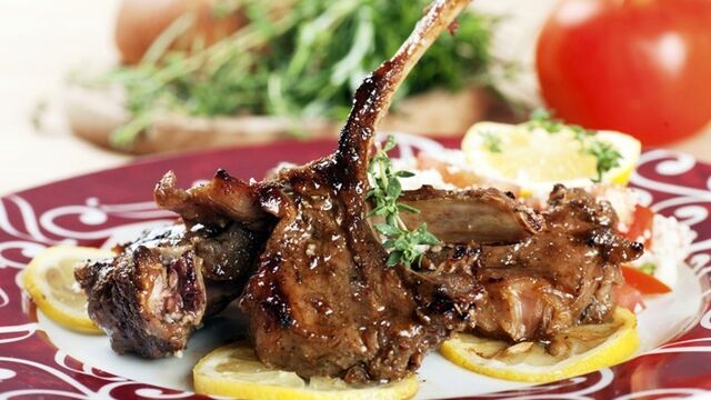 Limonlu ve kekikli kuzu pirzola