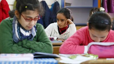 Öğretmen çocuğuysan o "de" mutlaka ayrı yazılacak