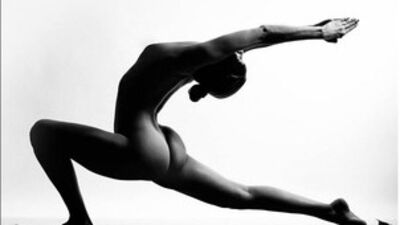 Sosyal medyada çıplak yoga zamanı