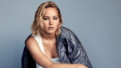 Jennifer Lawrence Glamour dergisine poz verdi