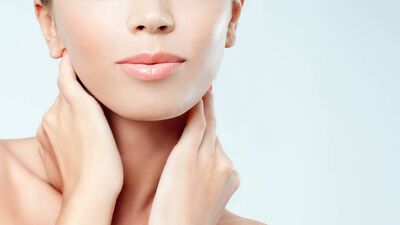 Çatlayan dudaklara sütlü bakım