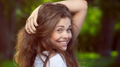 Yanlış: Beyaz saçları koparırsanız, daha fazlası çıkar