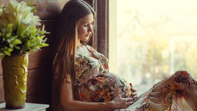 Hamilelikte alkol tüketen annenin hikayesi