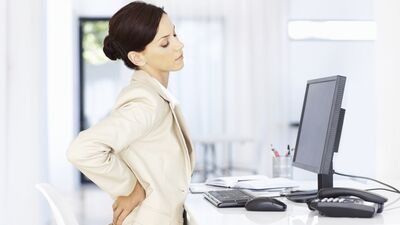 Kuyruk sokumu ağrısı en çok ofis çalışanlarını etkiliyor