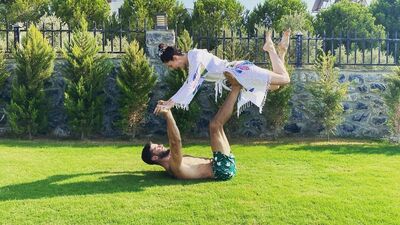 Yıldız Çağrı Atiksoy sosyal medyada ne paylaşıyor?