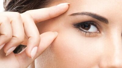 Göz çevresini ışık dolgusu ile yenilemek mümkün