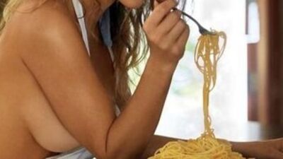 Hannah Davis'in olay pozu