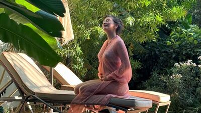 Neslihan Atagül'den hamilelik pozu