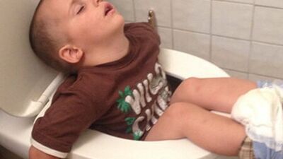 Çocuk dediğin her yerde uyur