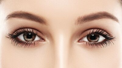 Düşük kaş yorgun ifade sebebi