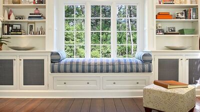 Bu pencerelerin önünde hayal kurmak gerek