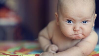 Bebekler acıyı yetişkinler gibi hissediyor