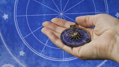 Ay, Koç burcunda dolaşıyor