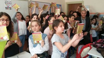 Annelerine öykü kitabı yazdılar