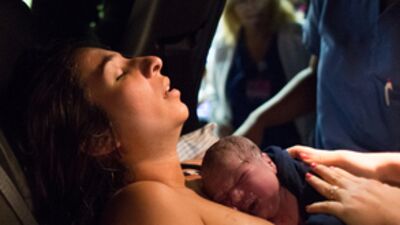 Arabada doğal doğum!