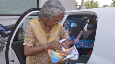 72 yaşında anne oldu!