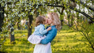 Çocuğu dudaktan öpmek doğru mu?