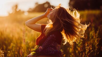 Evde saç rengini açmanın alternatif yolları