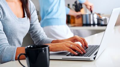 Eşleri para kazanan erkekler daha mutlu