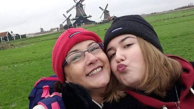 Ana-kız dünyayı gezmek