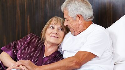 Yaşlılıkta seks kadına iyi geliyor erkeğe yaramıyor!