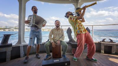 Vapurda müzik, eğlence Dalganabak