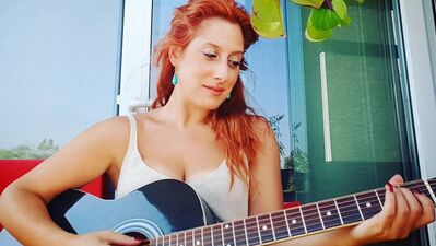 Aşk Laftan Anlamaz'ın Tuval'i Instagram'da neler paylaşıyor?