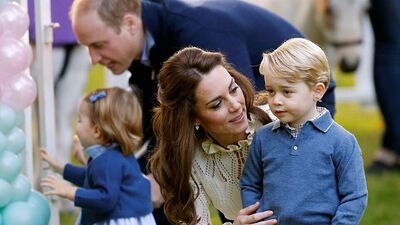 Prensesler de balon peşinde koşar