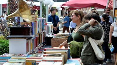 Kitap kokusu Boğaz kokusuna karışıyor