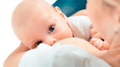 Emzirmede zorlanan anneye destek olmak