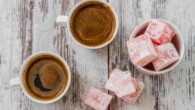 Eniştemin kahvesine tükürdüm