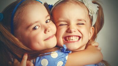 Bir kız kardeşi olmalı insanın...