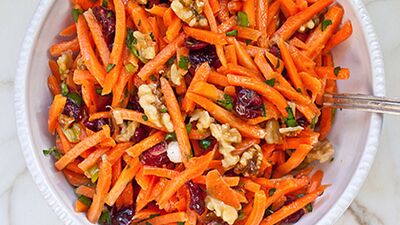 Yabanmersinli cevizli havuç salatası