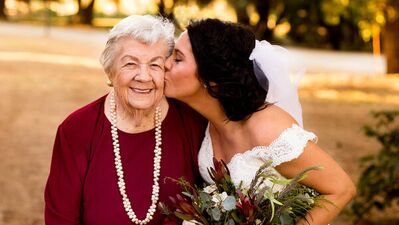 Kalbinizi eritecek gelinler ve büyükanneleri