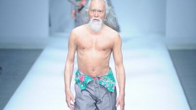 80'lik manken Deshun Wang