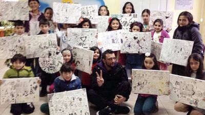 Çocukların eline silah değil fırça verin