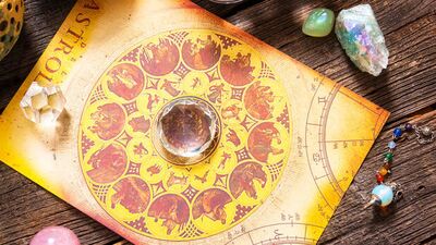 Ay, Aslan burcunda dolaşıyor