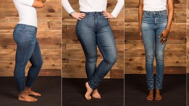 Vücutlarına uygun jean bulmaya çalışan kadınlar