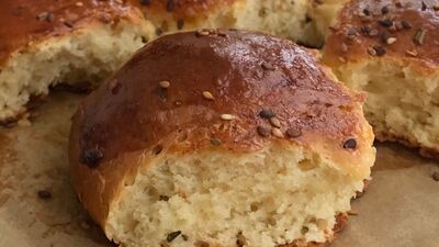 Sarımsaklı tereyağlı minik ekmekler