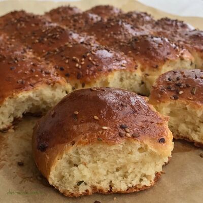 Sarımsaklı tereyağlı minik ekmekler