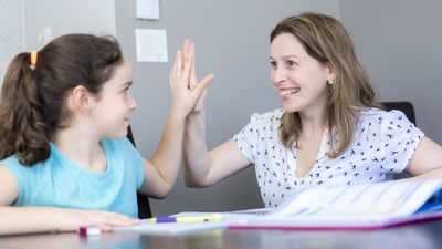 Çocuğunuzu dinlerken göz teması kurun!