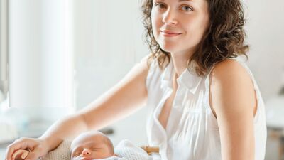 Yeni anneye emzirme desteği vermenin yolları